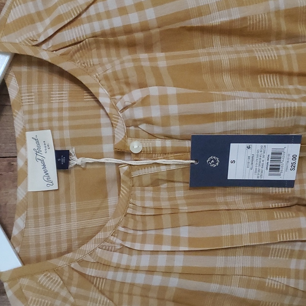NWT Universal Thread Top - Picture 2 of 3
